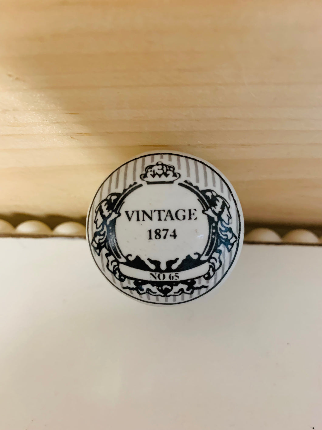 Ceramic Knob Vintage -Black on White